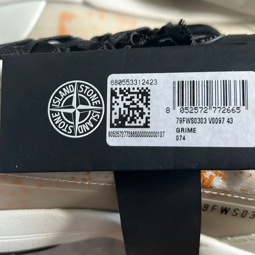 Stone Island Grime Round-Toe Panelled Sneakers - Picture 5 of 9